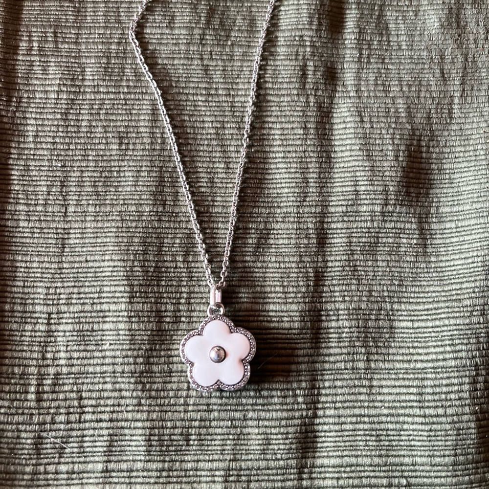 Elegant Silver Flower Pendant Necklace